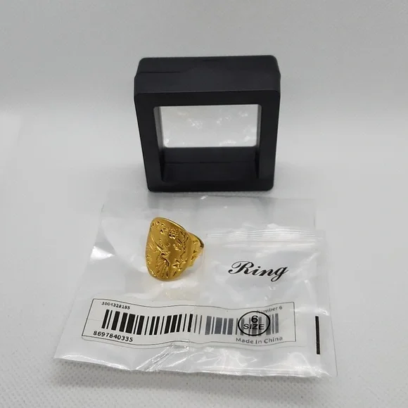 Elegant Gold Bird Motif Ring - Picture 5 of 8